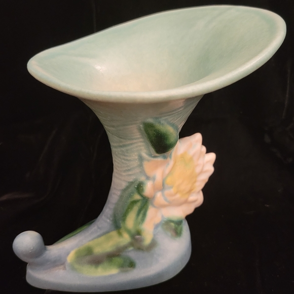 Roseville Pottery Water Lily 1943 Blue Mid Century Modern Cornucopia 178. - Picture 4 of 7